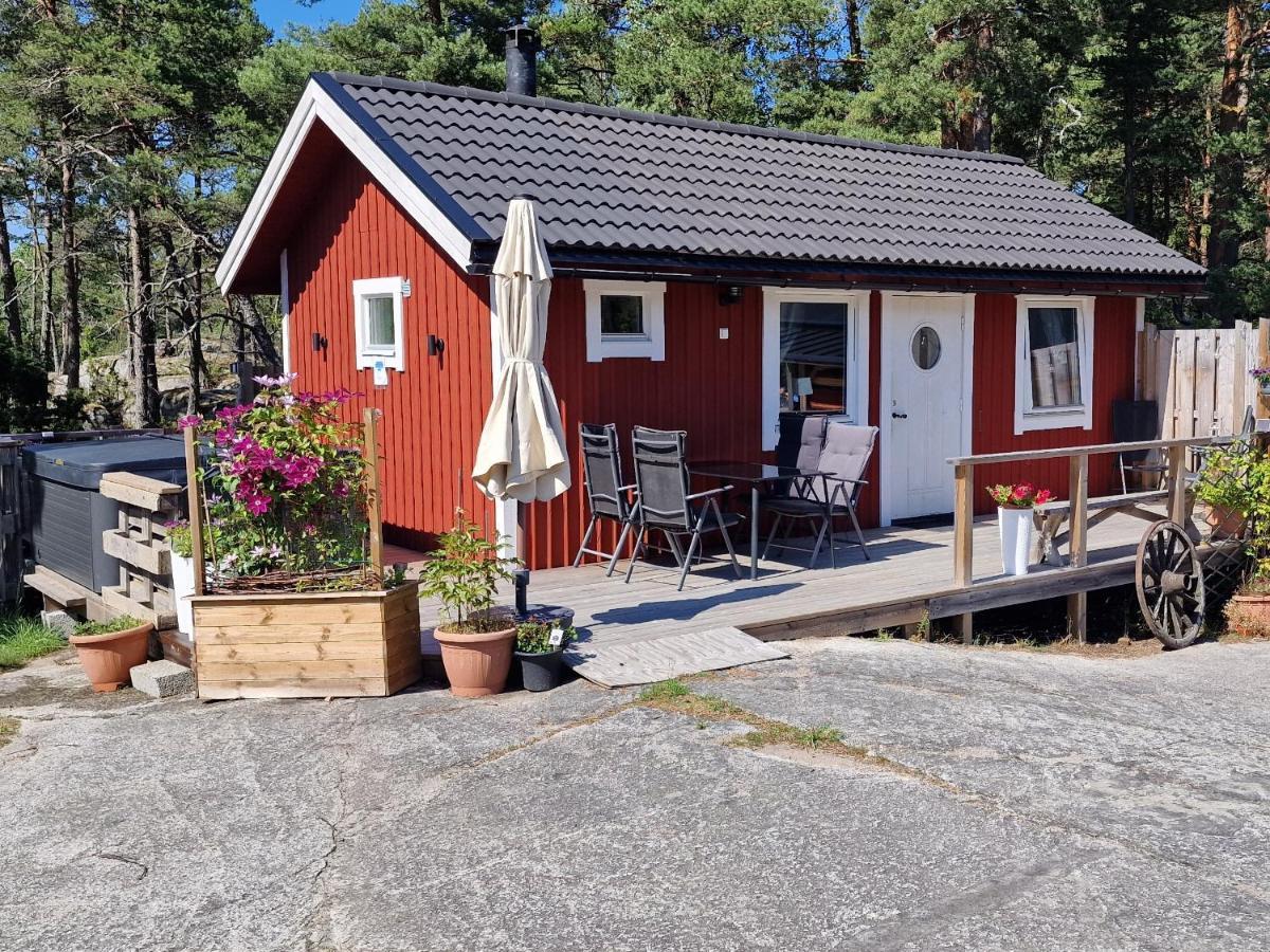 Moeja Stuga I Stockholms Skaergard エクステリア 写真